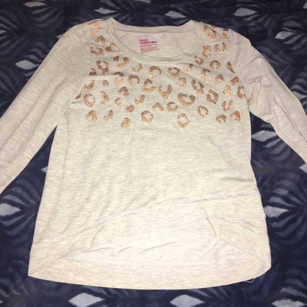 Size L girls long sleeve shirt